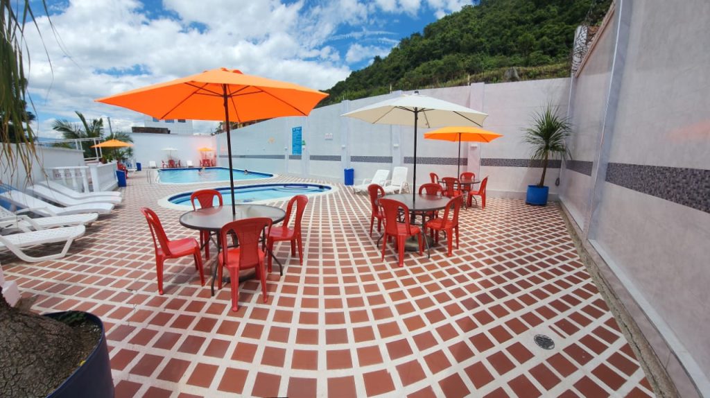PISCINA
